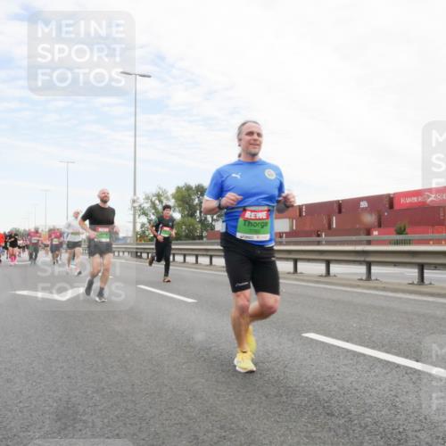 03.10.2025 - Köhlbrandbrückenlauf Matties Gatica Varas http://msf.ph/oto/9172392 03.10.2025 15:20:44 Position 3  meine-sportfotos.de