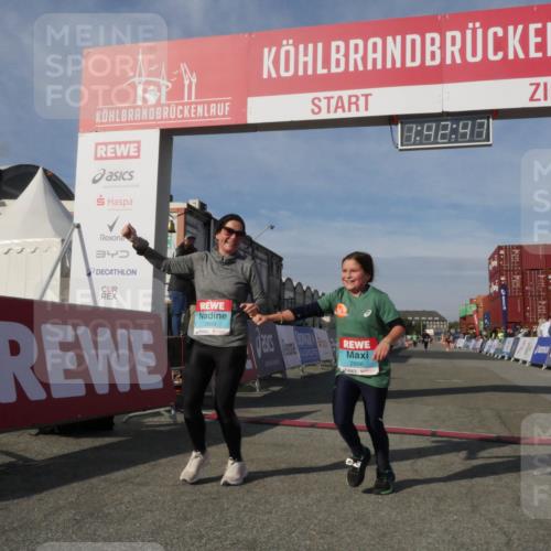 03.10.2025 - Köhlbrandbrückenlauf Matties Gatica Varas http://msf.ph/oto/9172393 03.10.2025 10:42:49 Ziel  meine-sportfotos.de