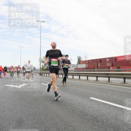 03.10.2025 - Köhlbrandbrückenlauf Matties Gatica Varas http://msf.ph/oto/9172396 03.10.2025 15:20:45 Position 3  meine-sportfotos.de