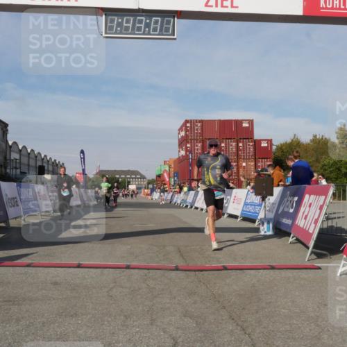03.10.2025 - Köhlbrandbrückenlauf Matties Gatica Varas http://msf.ph/oto/9172397 03.10.2025 10:43:03 Ziel 2226, 3131, 3283, 3623, 3649 meine-sportfotos.de
