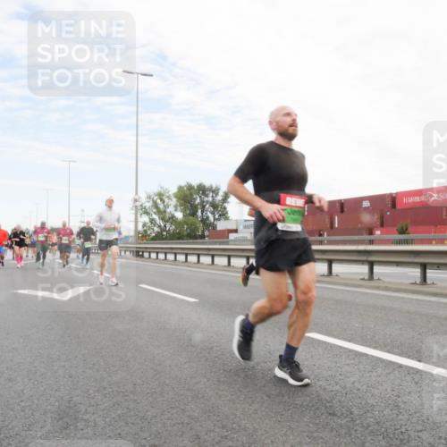 03.10.2025 - Köhlbrandbrückenlauf Matties Gatica Varas http://msf.ph/oto/9172398 03.10.2025 15:20:45 Position 3  meine-sportfotos.de