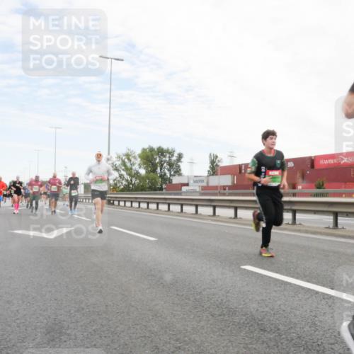 03.10.2025 - Köhlbrandbrückenlauf Matties Gatica Varas http://msf.ph/oto/9172400 03.10.2025 15:20:46 Position 3  meine-sportfotos.de