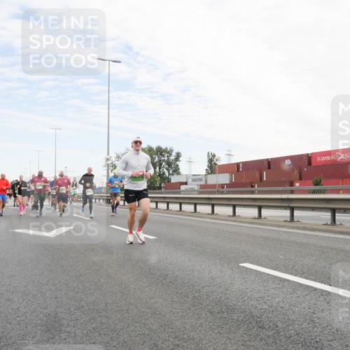 03.10.2025 - Köhlbrandbrückenlauf Matties Gatica Varas http://msf.ph/oto/9172404 03.10.2025 15:20:47 Position 3  meine-sportfotos.de