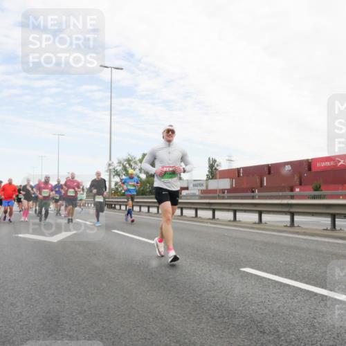 03.10.2025 - Köhlbrandbrückenlauf Matties Gatica Varas http://msf.ph/oto/9172406 03.10.2025 15:20:47 Position 3  meine-sportfotos.de