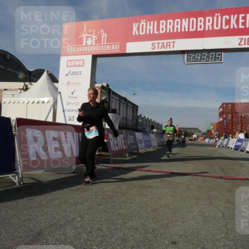 03.10.2025 - Köhlbrandbrückenlauf Matties Gatica Varas http://msf.ph/oto/9172411 03.10.2025 10:43:07 Ziel 3131, 3623, 3649 meine-sportfotos.de