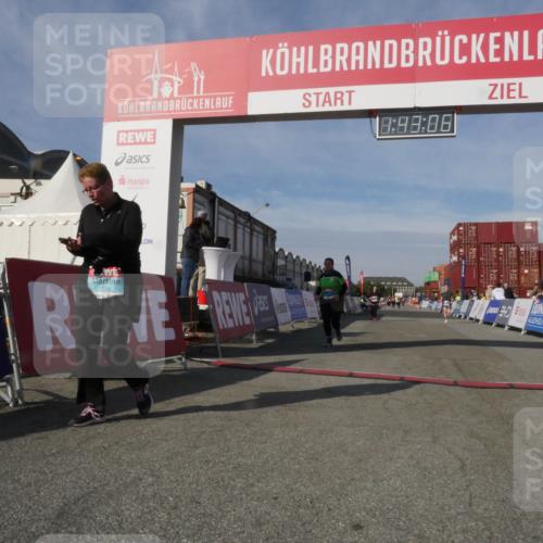 03.10.2025 - Köhlbrandbrückenlauf Matties Gatica Varas http://msf.ph/oto/9172412 03.10.2025 10:43:08 Ziel 3131, 3623, 3649 meine-sportfotos.de