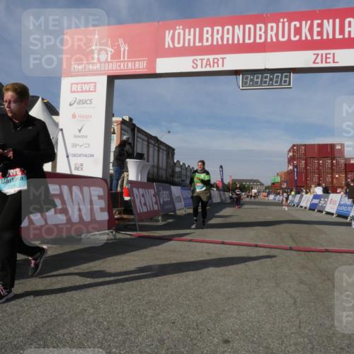 03.10.2025 - Köhlbrandbrückenlauf Matties Gatica Varas http://msf.ph/oto/9172415 03.10.2025 10:43:08 Ziel 3131, 3623, 3649 meine-sportfotos.de