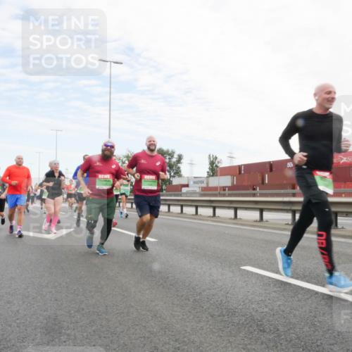 03.10.2025 - Köhlbrandbrückenlauf Matties Gatica Varas http://msf.ph/oto/9172420 03.10.2025 15:20:50 Position 3  meine-sportfotos.de
