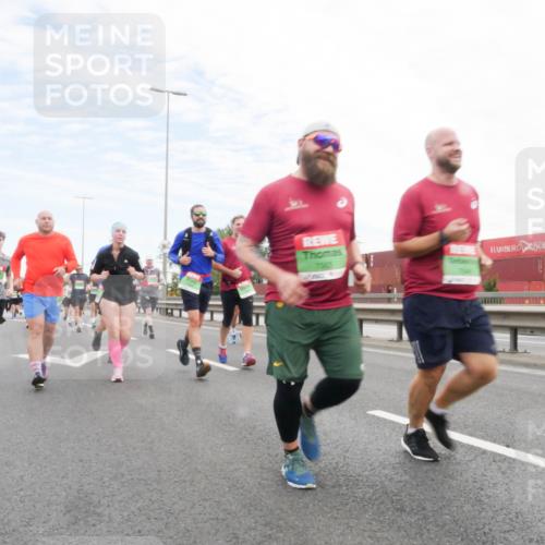 03.10.2025 - Köhlbrandbrückenlauf Matties Gatica Varas http://msf.ph/oto/9172423 03.10.2025 15:20:51 Position 3  meine-sportfotos.de