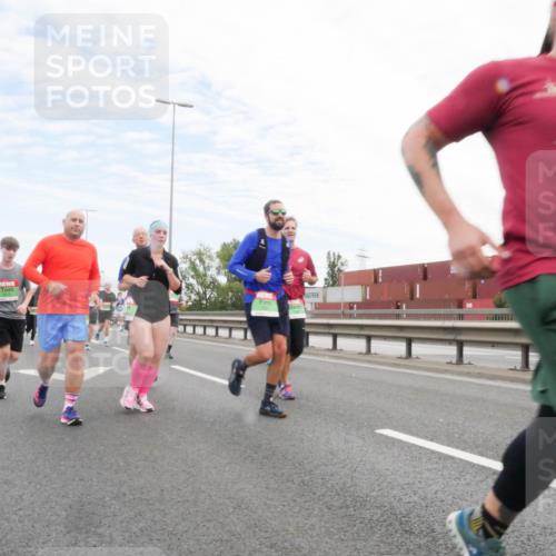 03.10.2025 - Köhlbrandbrückenlauf Matties Gatica Varas http://msf.ph/oto/9172425 03.10.2025 15:20:52 Position 3 1 meine-sportfotos.de
