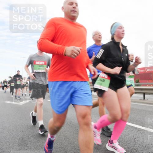 03.10.2025 - Köhlbrandbrückenlauf Matties Gatica Varas http://msf.ph/oto/9172432 03.10.2025 15:20:53 Position 3 9519, 9603 meine-sportfotos.de