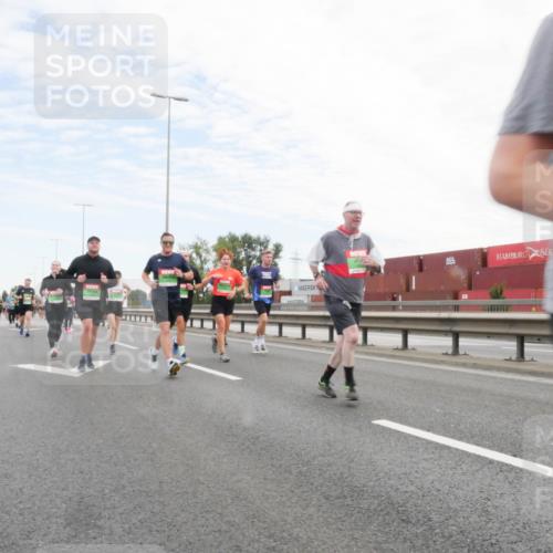 03.10.2025 - Köhlbrandbrückenlauf Matties Gatica Varas http://msf.ph/oto/9172436 03.10.2025 15:20:54 Position 3  meine-sportfotos.de