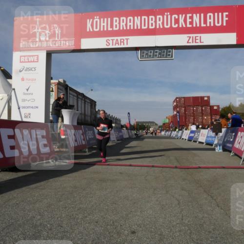 03.10.2025 - Köhlbrandbrückenlauf Matties Gatica Varas http://msf.ph/oto/9172437 03.10.2025 10:43:15 Ziel 3131 meine-sportfotos.de