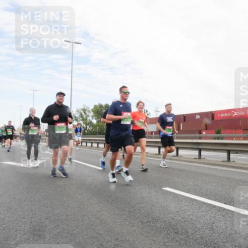 03.10.2025 - Köhlbrandbrückenlauf Matties Gatica Varas http://msf.ph/oto/9172440 03.10.2025 15:20:55 Position 3  meine-sportfotos.de
