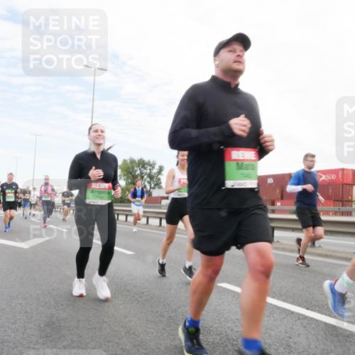 03.10.2025 - Köhlbrandbrückenlauf Matties Gatica Varas http://msf.ph/oto/9172446 03.10.2025 15:20:57 Position 3  meine-sportfotos.de