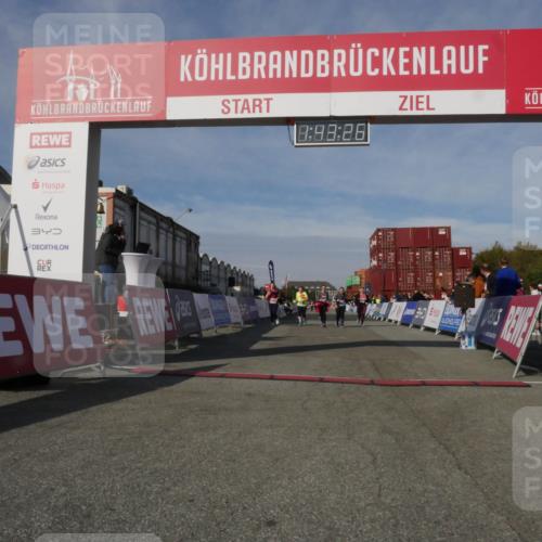 03.10.2025 - Köhlbrandbrückenlauf Matties Gatica Varas http://msf.ph/oto/9172447 03.10.2025 10:43:28 Ziel 2452, 2665, 2795, 3289, 3290, 3822 meine-sportfotos.de