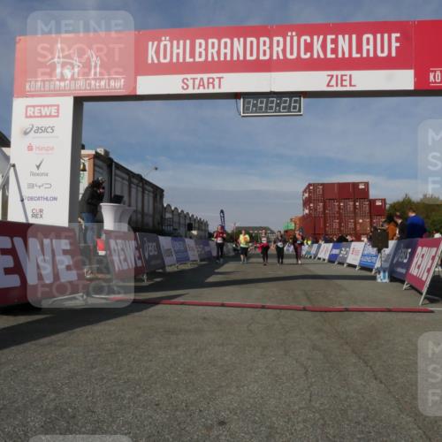 03.10.2025 - Köhlbrandbrückenlauf Matties Gatica Varas http://msf.ph/oto/9172448 03.10.2025 10:43:28 Ziel 2452, 2665, 2795, 3289, 3290, 3822 meine-sportfotos.de