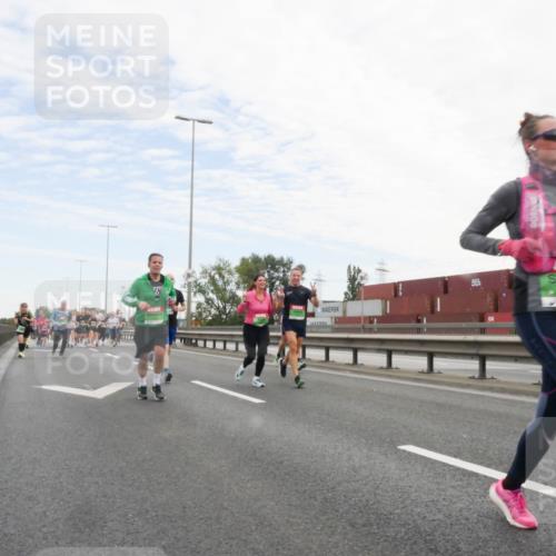 03.10.2025 - Köhlbrandbrückenlauf Matties Gatica Varas http://msf.ph/oto/9172458 03.10.2025 15:21:01 Position 3  meine-sportfotos.de