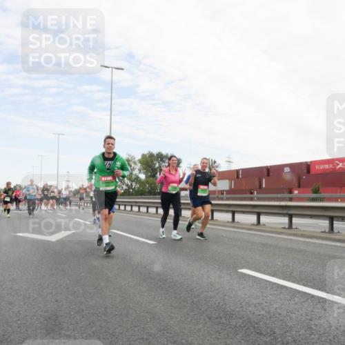 03.10.2025 - Köhlbrandbrückenlauf Matties Gatica Varas http://msf.ph/oto/9172461 03.10.2025 15:21:01 Position 3  meine-sportfotos.de