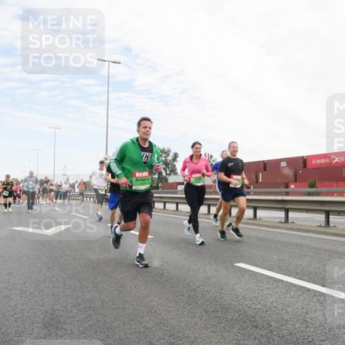03.10.2025 - Köhlbrandbrückenlauf Matties Gatica Varas http://msf.ph/oto/9172463 03.10.2025 15:21:02 Position 3  meine-sportfotos.de