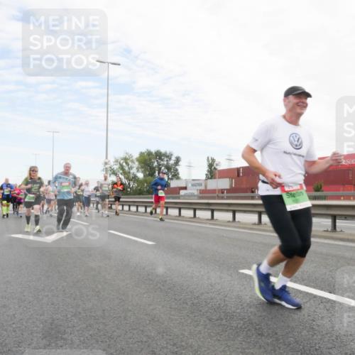 03.10.2025 - Köhlbrandbrückenlauf Matties Gatica Varas http://msf.ph/oto/9172474 03.10.2025 15:21:05 Position 3  meine-sportfotos.de