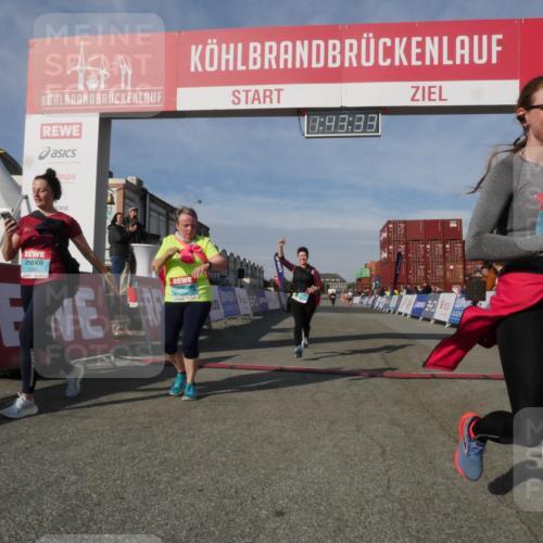 03.10.2025 - Köhlbrandbrückenlauf Matties Gatica Varas http://msf.ph/oto/9172477 03.10.2025 10:43:35 Ziel 2795 meine-sportfotos.de
