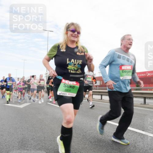 03.10.2025 - Köhlbrandbrückenlauf Matties Gatica Varas http://msf.ph/oto/9172486 03.10.2025 15:21:08 Position 3 8806 meine-sportfotos.de
