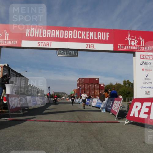 03.10.2025 - Köhlbrandbrückenlauf Matties Gatica Varas http://msf.ph/oto/9172487 03.10.2025 10:43:49 Ziel 2425, 2565, 2753 meine-sportfotos.de