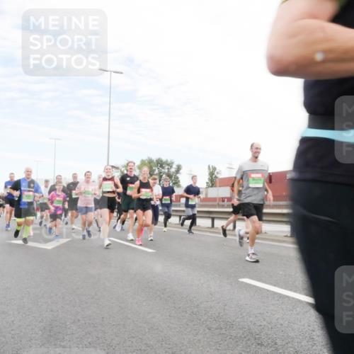 03.10.2025 - Köhlbrandbrückenlauf Matties Gatica Varas http://msf.ph/oto/9172488 03.10.2025 15:21:08 Position 3  meine-sportfotos.de