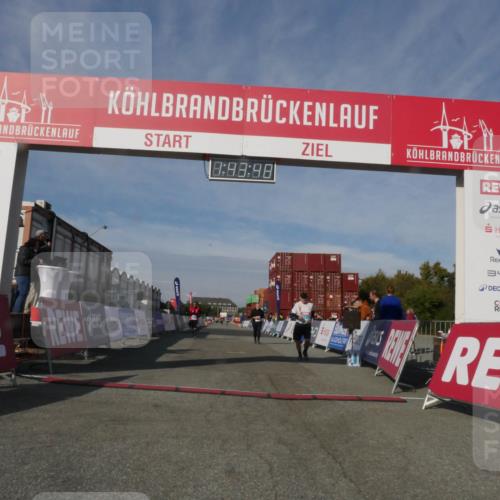 03.10.2025 - Köhlbrandbrückenlauf Matties Gatica Varas http://msf.ph/oto/9172492 03.10.2025 10:43:50 Ziel 2425, 2565, 2753 meine-sportfotos.de