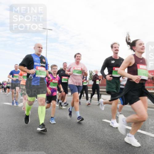03.10.2025 - Köhlbrandbrückenlauf Matties Gatica Varas http://msf.ph/oto/9172495 03.10.2025 15:21:10 Position 3 9516, 970, 4889 meine-sportfotos.de