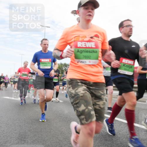 03.10.2025 - Köhlbrandbrückenlauf Matties Gatica Varas http://msf.ph/oto/9172501 03.10.2025 15:21:12 Position 3 9097, 7692 meine-sportfotos.de