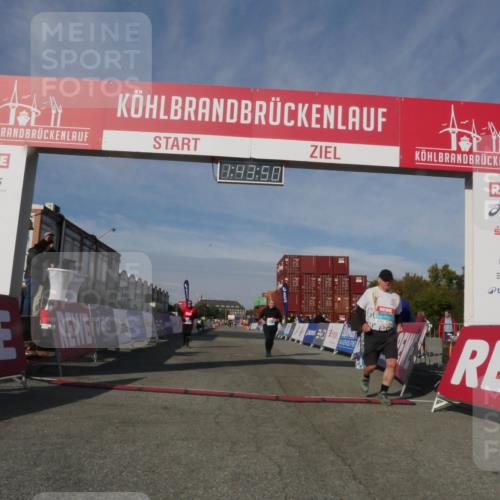 03.10.2025 - Köhlbrandbrückenlauf Matties Gatica Varas http://msf.ph/oto/9172502 03.10.2025 10:43:52 Ziel 2425, 2565, 2753 meine-sportfotos.de