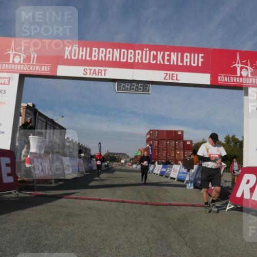 03.10.2025 - Köhlbrandbrückenlauf Matties Gatica Varas http://msf.ph/oto/9172503 03.10.2025 10:43:52 Ziel 2425, 2565, 2753 meine-sportfotos.de