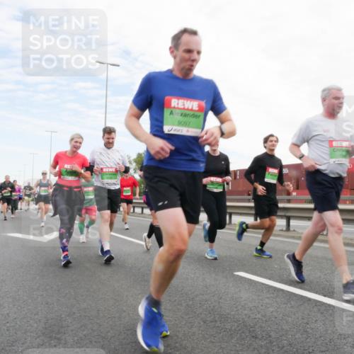 03.10.2025 - Köhlbrandbrückenlauf Matties Gatica Varas http://msf.ph/oto/9172504 03.10.2025 15:21:12 Position 3 9087, 361 meine-sportfotos.de