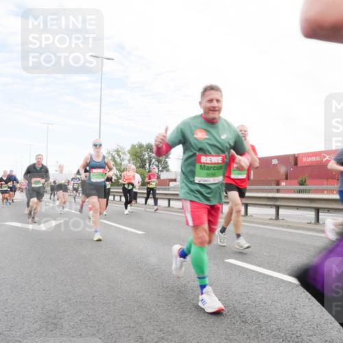 03.10.2025 - Köhlbrandbrückenlauf Matties Gatica Varas http://msf.ph/oto/9172513 03.10.2025 15:21:14 Position 3 9096 meine-sportfotos.de
