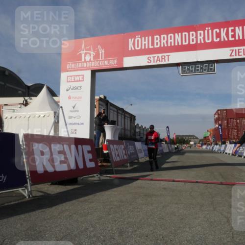 03.10.2025 - Köhlbrandbrückenlauf Matties Gatica Varas http://msf.ph/oto/9172516 03.10.2025 10:43:56 Ziel 2565 meine-sportfotos.de
