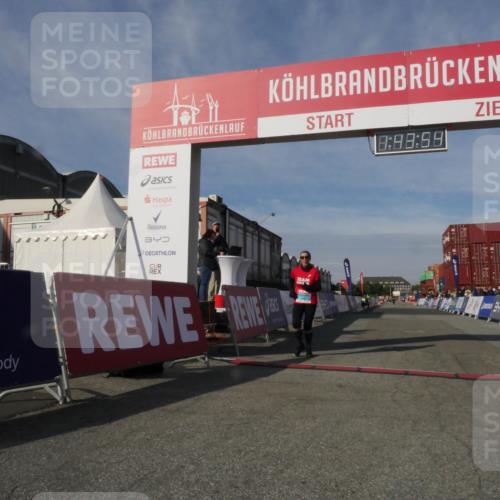03.10.2025 - Köhlbrandbrückenlauf Matties Gatica Varas http://msf.ph/oto/9172518 03.10.2025 10:43:56 Ziel 2565 meine-sportfotos.de