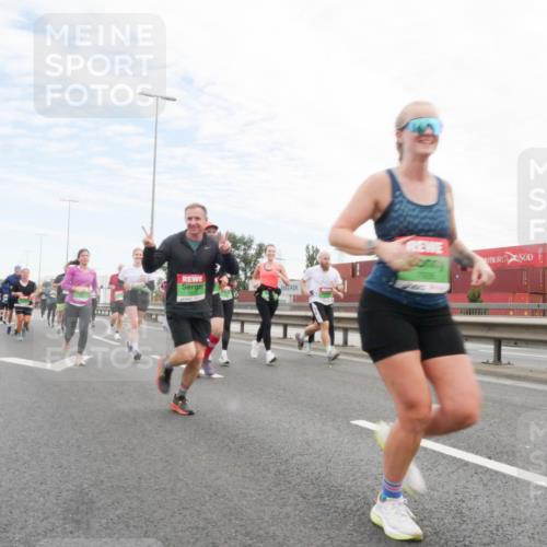 03.10.2025 - Köhlbrandbrückenlauf Matties Gatica Varas http://msf.ph/oto/9172519 03.10.2025 15:21:15 Position 3  meine-sportfotos.de