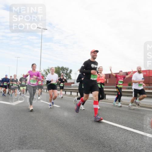 03.10.2025 - Köhlbrandbrückenlauf Matties Gatica Varas http://msf.ph/oto/9172523 03.10.2025 15:21:16 Position 3  meine-sportfotos.de