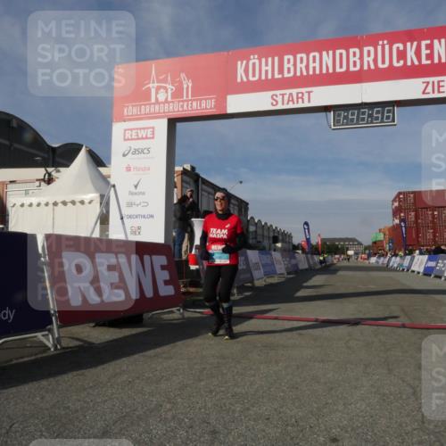 03.10.2025 - Köhlbrandbrückenlauf Matties Gatica Varas http://msf.ph/oto/9172524 03.10.2025 10:43:58 Ziel  meine-sportfotos.de