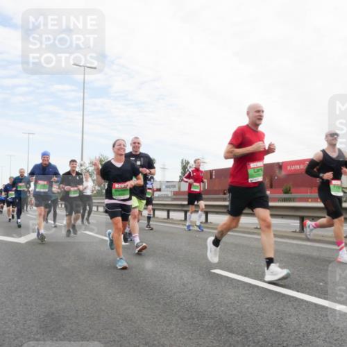 03.10.2025 - Köhlbrandbrückenlauf Matties Gatica Varas http://msf.ph/oto/9172533 03.10.2025 15:21:19 Position 3  meine-sportfotos.de