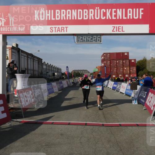03.10.2025 - Köhlbrandbrückenlauf Matties Gatica Varas http://msf.ph/oto/9172540 03.10.2025 10:44:28 Ziel 2394, 2395 meine-sportfotos.de