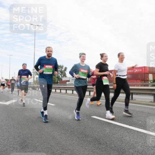 03.10.2025 - Köhlbrandbrückenlauf Matties Gatica Varas http://msf.ph/oto/9172545 03.10.2025 15:21:22 Position 3 7941, 7716 meine-sportfotos.de