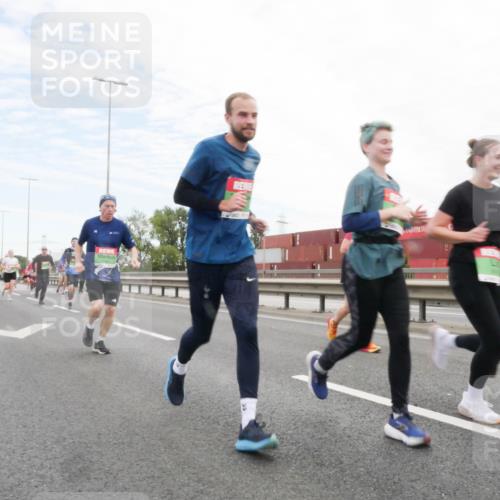 03.10.2025 - Köhlbrandbrückenlauf Matties Gatica Varas http://msf.ph/oto/9172547 03.10.2025 15:21:22 Position 3  meine-sportfotos.de