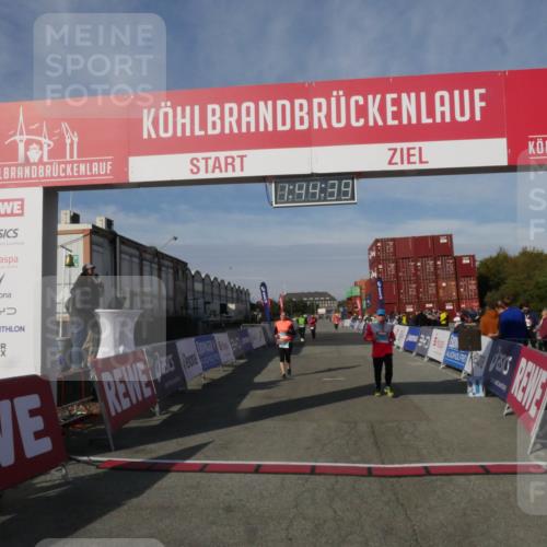 03.10.2025 - Köhlbrandbrückenlauf Matties Gatica Varas http://msf.ph/oto/9172557 03.10.2025 10:44:41 Ziel 2306, 2620 meine-sportfotos.de