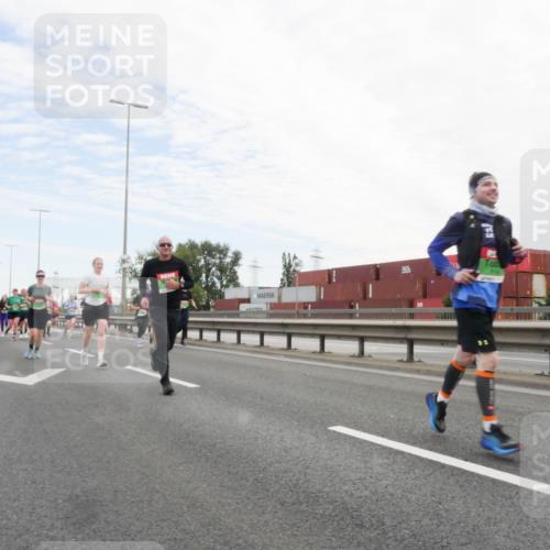03.10.2025 - Köhlbrandbrückenlauf Matties Gatica Varas http://msf.ph/oto/9172560 03.10.2025 15:21:25 Position 3  meine-sportfotos.de