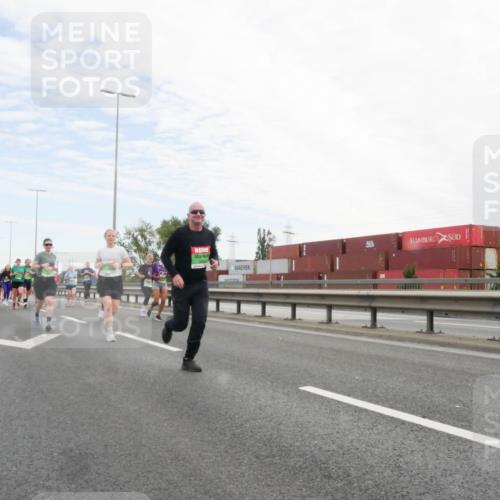 03.10.2025 - Köhlbrandbrückenlauf Matties Gatica Varas http://msf.ph/oto/9172562 03.10.2025 15:21:26 Position 3  meine-sportfotos.de
