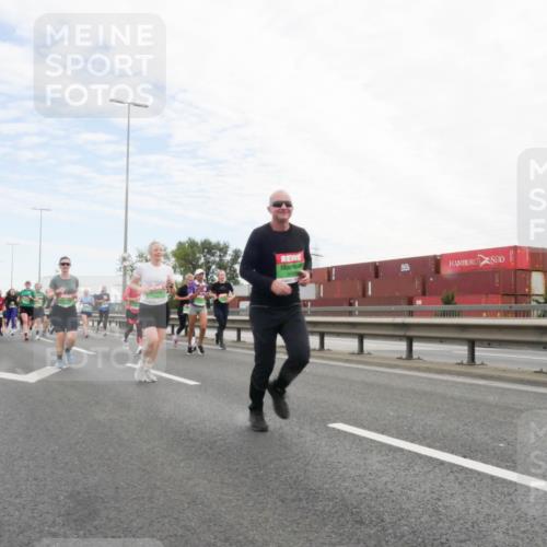 03.10.2025 - Köhlbrandbrückenlauf Matties Gatica Varas http://msf.ph/oto/9172564 03.10.2025 15:21:26 Position 3  meine-sportfotos.de