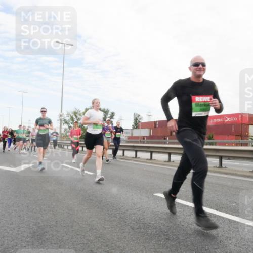 03.10.2025 - Köhlbrandbrückenlauf Matties Gatica Varas http://msf.ph/oto/9172566 03.10.2025 15:21:27 Position 3  meine-sportfotos.de